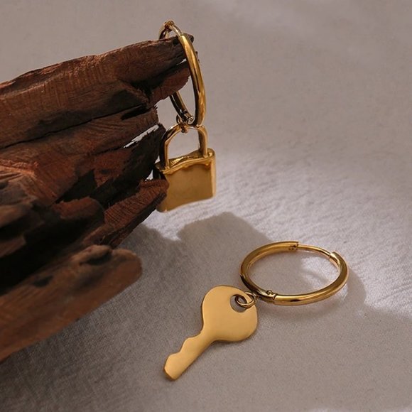 New 18K Gold Plated Lock Key Round Hoop Earrings - Picture 3 of 7